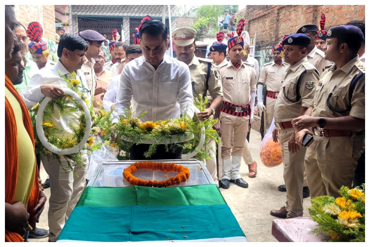 Madhubani EO funeral state honour DM SP tribute family