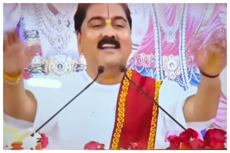 Bettiah: रामकथा में गूंजा श्रीराम का आदर्श जीवन, राजन जी महाराज ने समय और धर्म का दिया संदेश