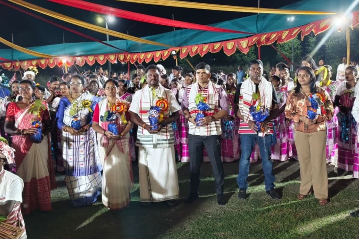 सरायकेला के दुगनी स्थित पुलिस लाइन में सरहुल मिलन समारोह आयोजित