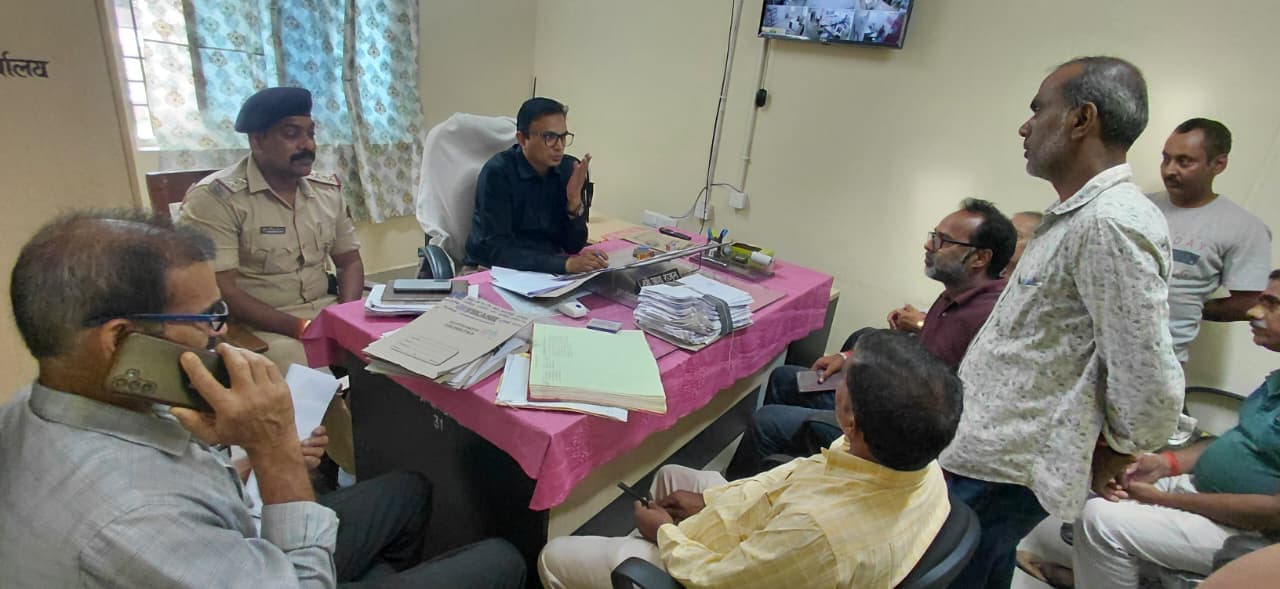 अंचल कार्यालय में जनता दरबार, भूमि विवादों की सुनवाई