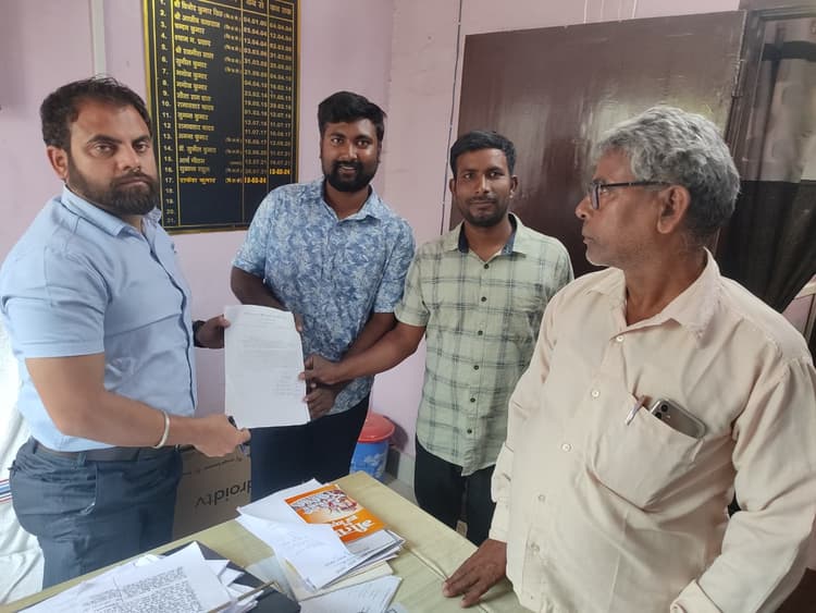 राजस्व कर्मचारियों की हड़ताल खत्म, तीन माह बाद अंचल कार्यालय में लौटी रौनक