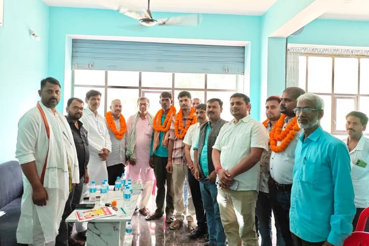 Begusarai News: राष्ट्रीय लोक मोर्चा का संगठन चुनाव सम्पन्न, अजीत कुमार निर्विरोध बखरी प्रखंड अध्यक्ष चुने गए