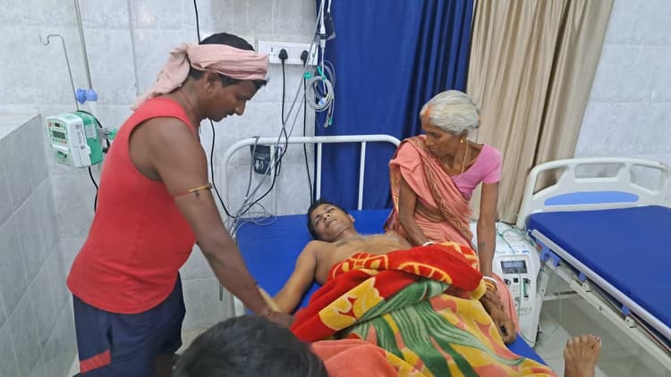 मोबाइल चार्ज करने के दौरान करंट लगने से युवक की मौत, परिवार में कोहराम
