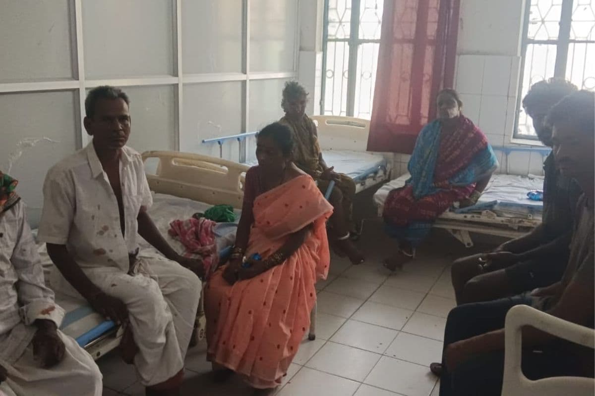 कैमूर में डिवाइडर से टकराई टूरिस्ट बस, सात श्रद्धालु घायल