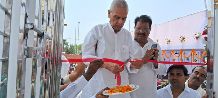 लड्डूलाल मंडल की प्रतिमा का अनावरण, उपमुख्यमंत्री विजेन्द्र प्रसाद यादव ने फीता काटकर किया उद्घाटन