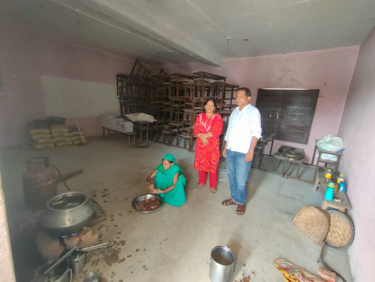 एमडीएम की गुणवत्ता पर प्रधानाध्यापक खुद कर रहे निगरानी, महिषी की घटना के बाद बरती जा रही सतर्कता