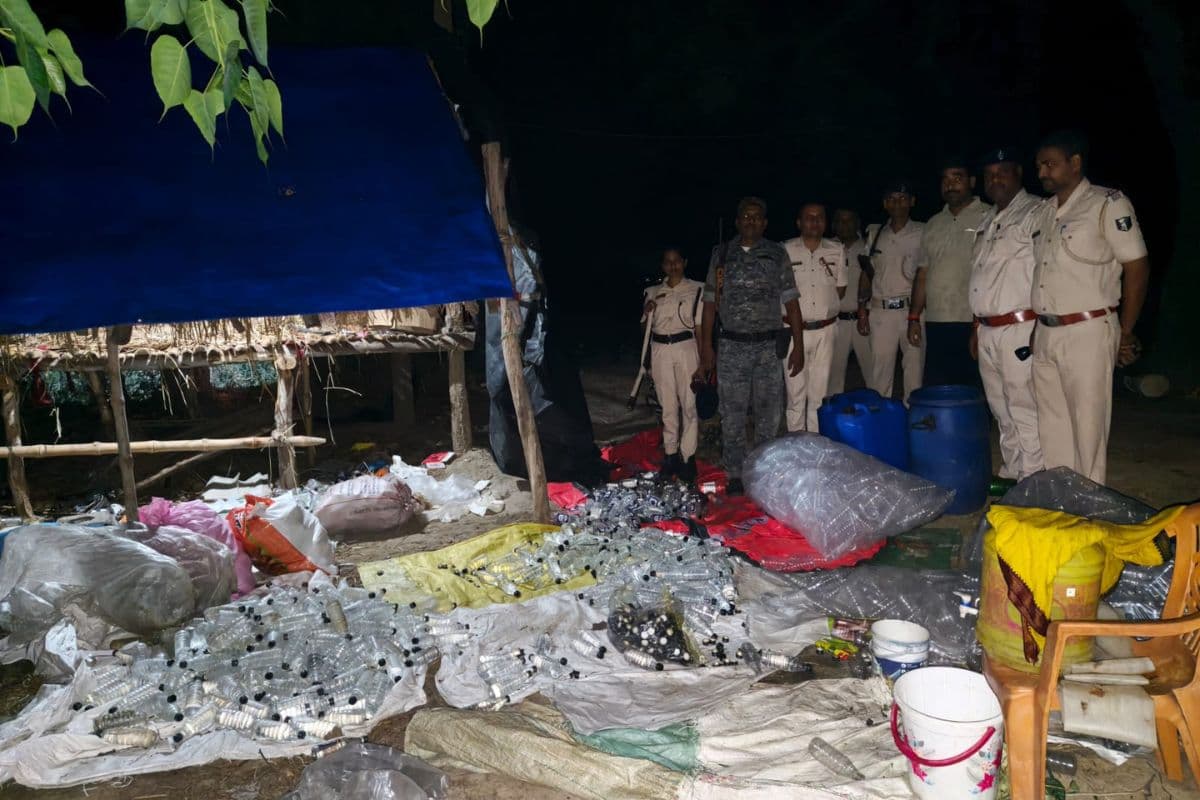 Bihar liquor ban mini liquor factory operating Aurangabad huge quantity liquor recovered