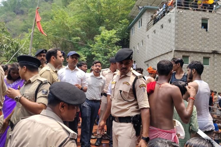 ककोलत जलप्रपात में अब लिमिटेड एंट्री! बढ़ती भीड़ पर प्रशासन सख्त, टिकट और पार्किंग शुल्क बढ़ा