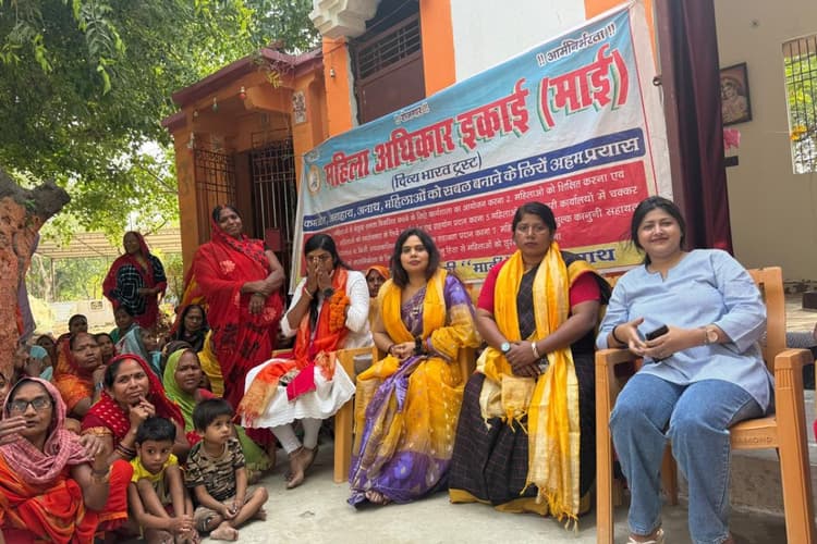 विश्व मासिक धर्म स्वच्छता दिवस पर जागरूकता अभियान, महिलाओं के बीच बांटे गए सेनेटरी पैड