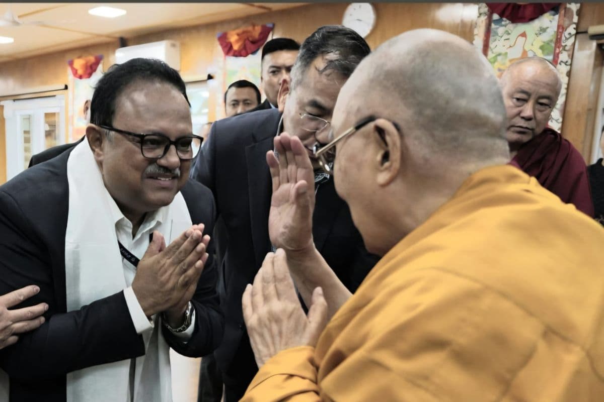Motihari News: महात्मा गांधी केंद्रीय विश्वविद्यालय के कुलपति ने दलाई लामा से की भेंट, चंपारण आने का दिया आमंत्रण