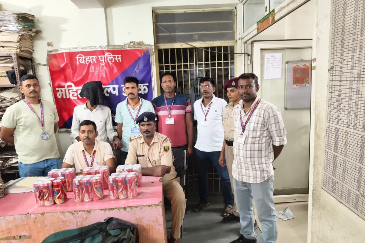 Gaya Ji News: गया जंक्शन पर RPF-GRP की संयुक्त कार्रवाई, 36 पीस बीयर के साथ युवक गिरफ्तार