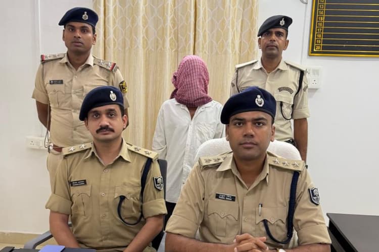 नारदीगंज में दारोगा पर ट्रैक्टर चढ़ाने वाला गिरफ्तार, मालिक ने डर से कोर्ट में किया सरेंडर