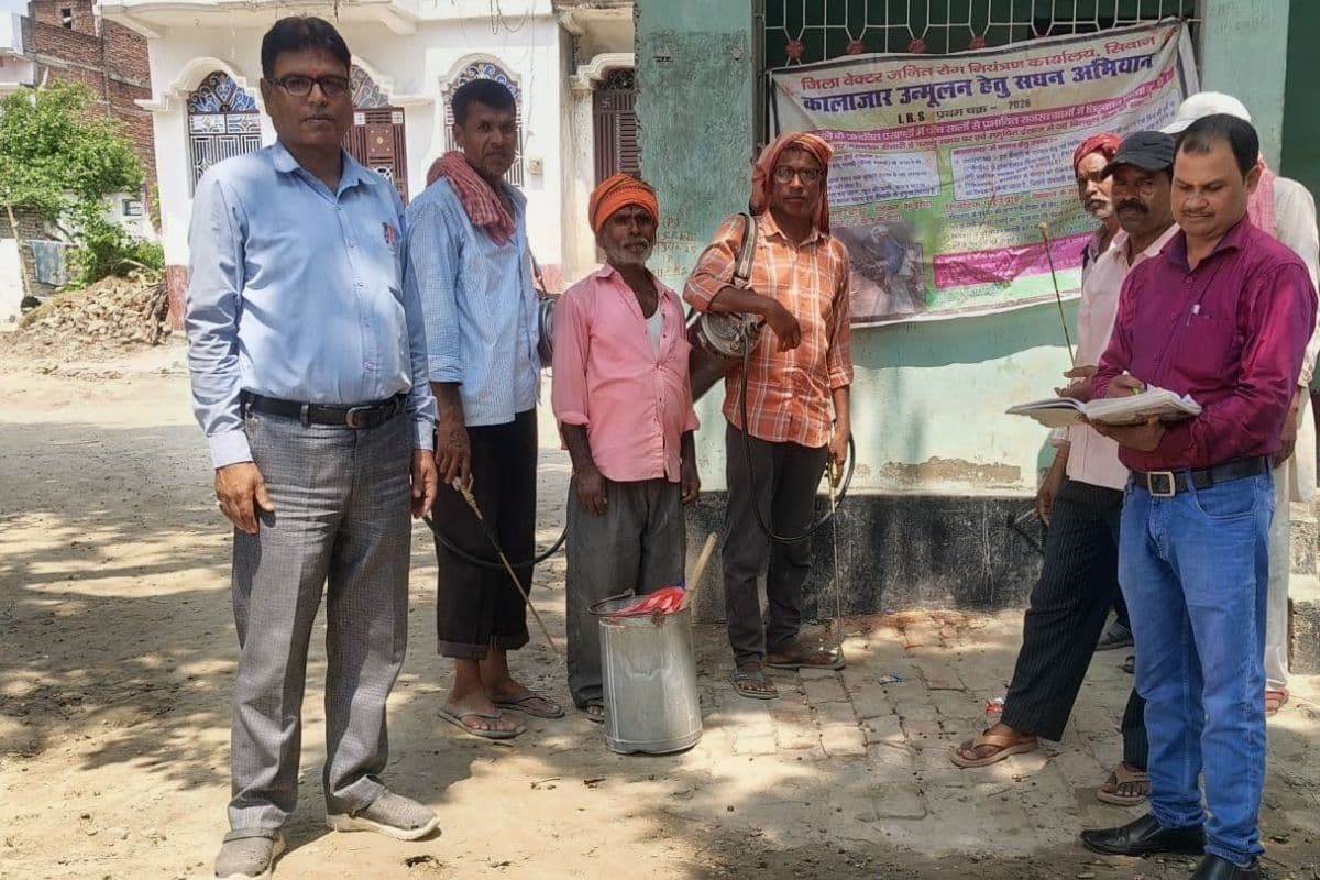 बड़हरिया में कालाजार उन्मूलन को लेकर युद्धस्तर पर चल रहा छिड़काव अभियान, स्वास्थ्य विभाग की टीम ने किया निरीक्षण