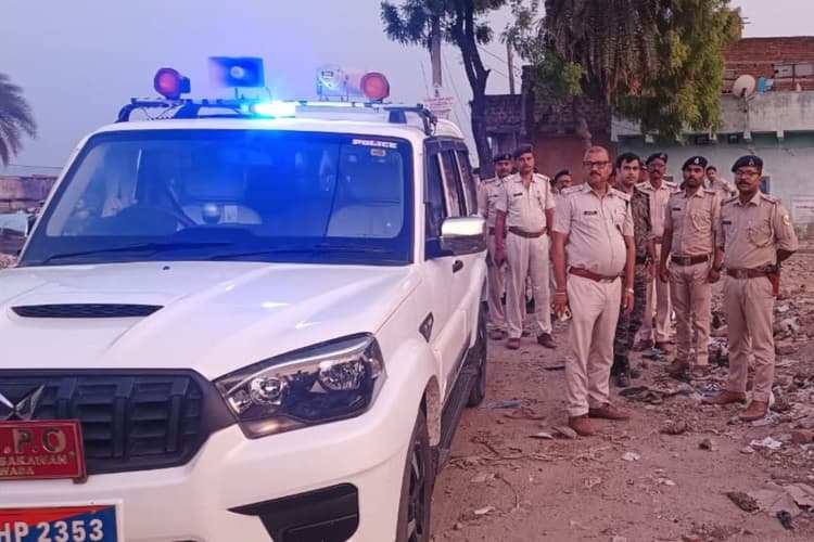 धमौल क्षेत्र में बकरीद को लेकर पुलिस का फ्लैग मार्च, शांति और भाईचारे की अपील