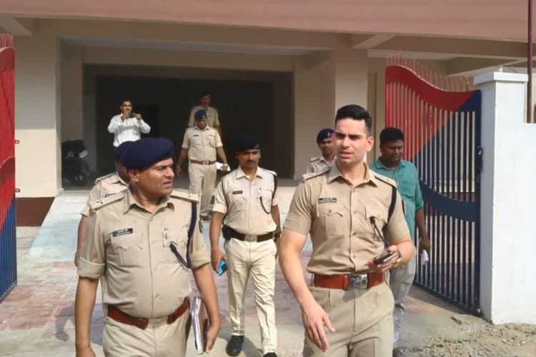 Patna News: बेऊर थाना के नए भवन का एसपी सिटी पश्चिम ने किया निरीक्षण, गुणवत्ता से समझौता नहीं करने का दिया निर्देश