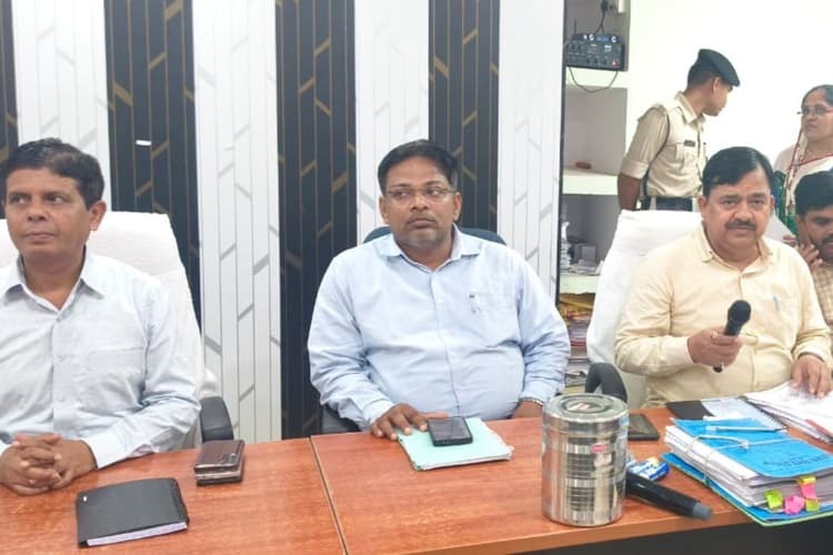 नगर निगम सभा कक्ष में नाली-गली योजनाओं के लिए हुई लॉटरी, कई ग्रुपों का चयन