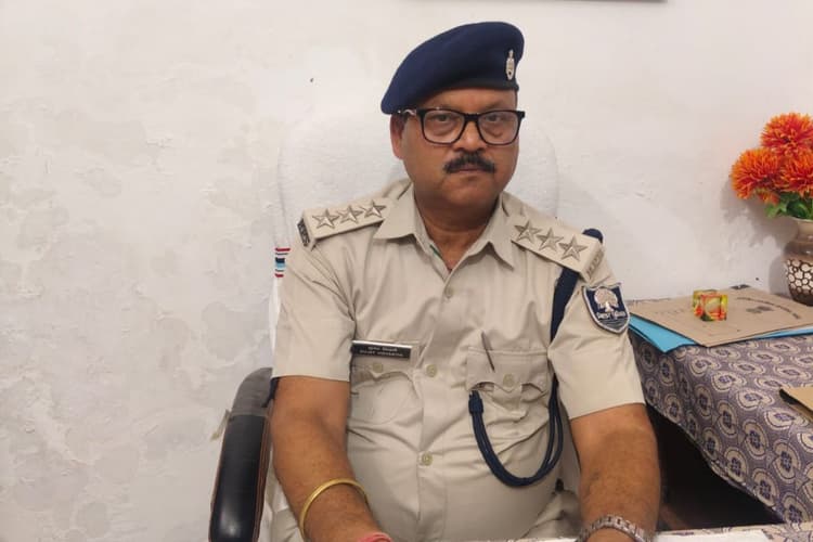Nawada News: पकरीबरावां पुलिस अनुमंडल को मिले नए एसडीपीओ, सुजय विद्यार्थी ने संभाला पदभार