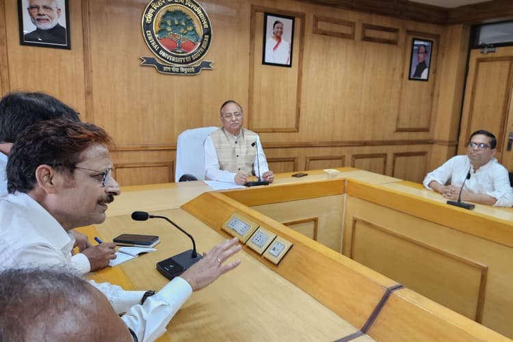 Gaya Ji News: बहुभाषी लोगों का व्यक्तित्व विकास अधिक होता है : सीयूएसबी कुलपति