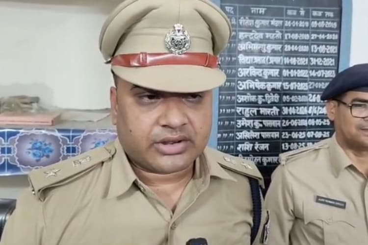 Siwan News : नौतन हत्याकांड में एक्शन में एसपी, परिजनों को सुरक्षा और अपराधियों की जल्द गिरफ्तारी का दिया भरोसा