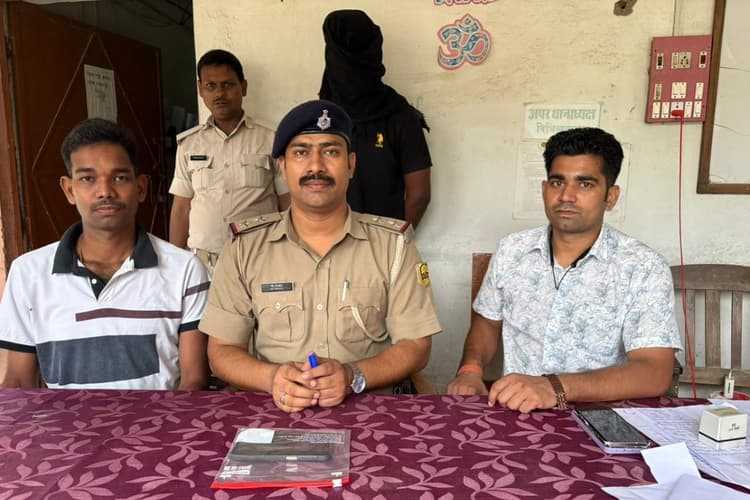 बेगूसराय: मोना झा हत्याकांड का शातिर बदमाश गिरफ्तार, पुलिस ने बुलेट और मोबाइल किया बरामद
