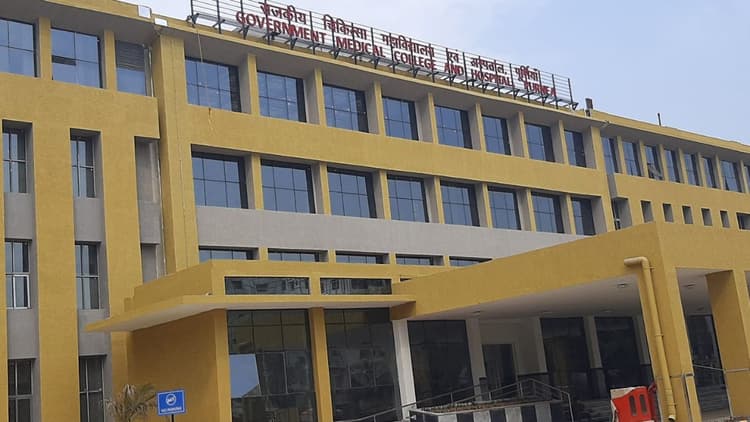 पूर्णिया जीएमसीएच में समय पर खुल रही ओपीडी, 24 घंटे मिल रही विशेषज्ञ डॉक्टरों की सुविधा