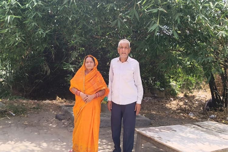 शहीद के परिवार तक नहीं पहुंची सड़क, दो साल से जलजमाव में घिरे 20 घर