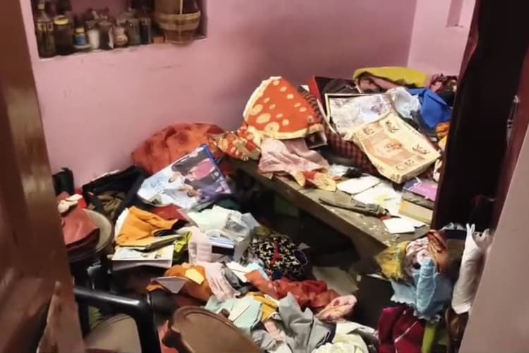 Samastipur News: मथुरापुर बाजार समिति के पास बोरा व्यवसायी के घर बड़ी वारदात, खिड़की-दरवाजे तोड़कर उड़ाए लाखों के जेवर