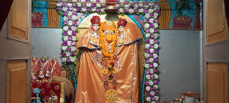 बड़ा महावीर स्थान में उमड़ी श्रद्धालुओं की भीड़, संकटमोचन के दर्शन कर सुख-समृद्धि की मांगी दुआ