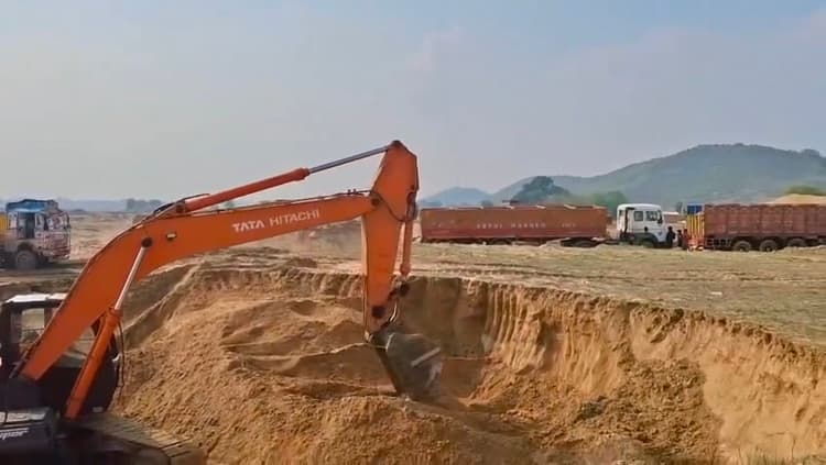 कटौना घाट पर बालू माफियाओं का तांडव, निजी जमीन से रातों-रात हो रहा अवैध उठाव