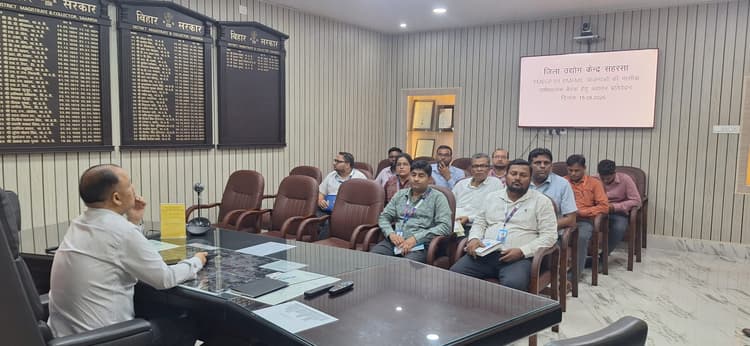 उद्योग विभाग द्वारा संचालित स्वरोजगार एवं उद्यम प्रोत्साहन योजनाओं की डीएम ने की समीक्षा