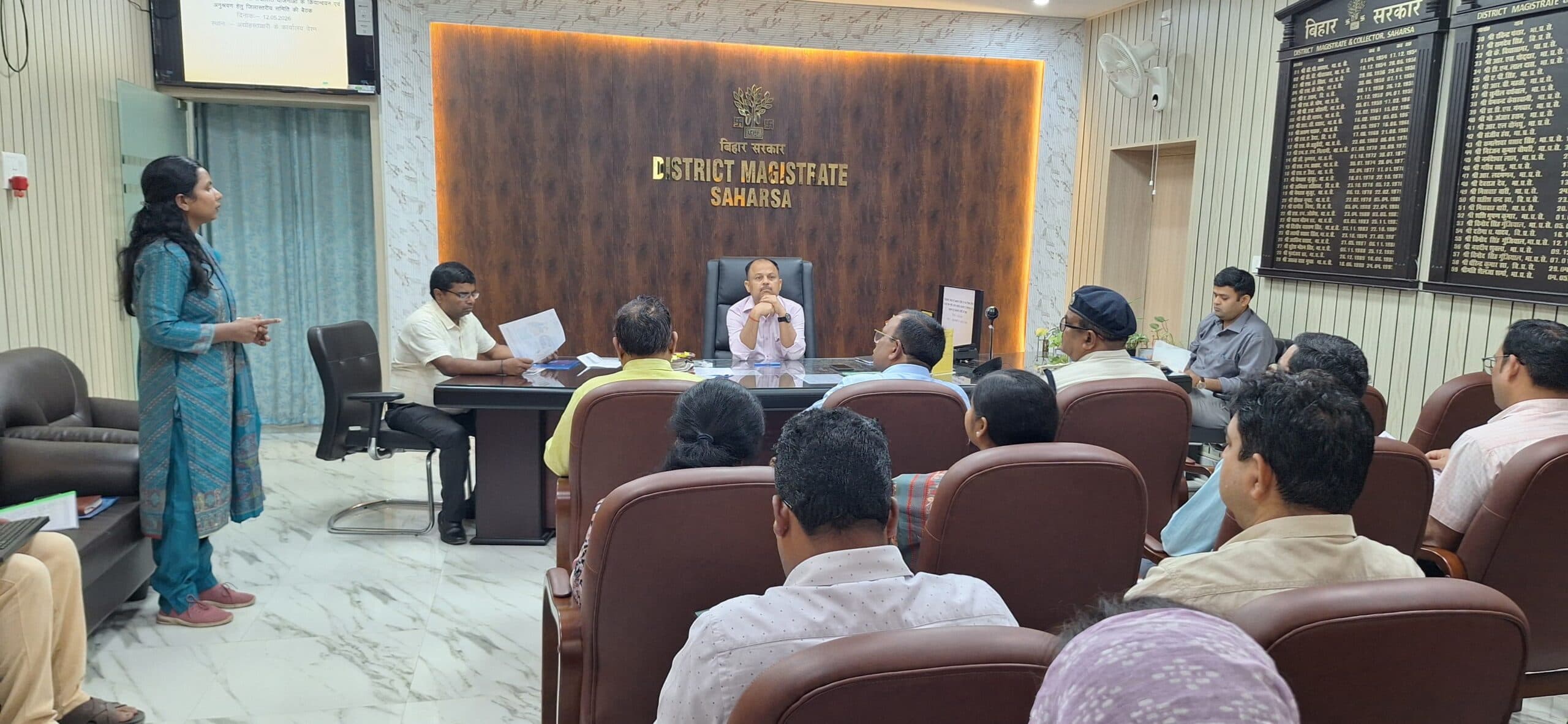 मिशन शक्ति की योजनाओं को लेकर डीएम ने की समीक्षा बैठक, महिला सशक्तिकरण पर दिया जोर