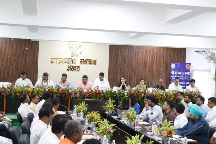 अरवल में 20 सूत्री बैठक में विकास योजनाओं की समीक्षा, प्रभारी मंत्री ने दिए कई निर्देश