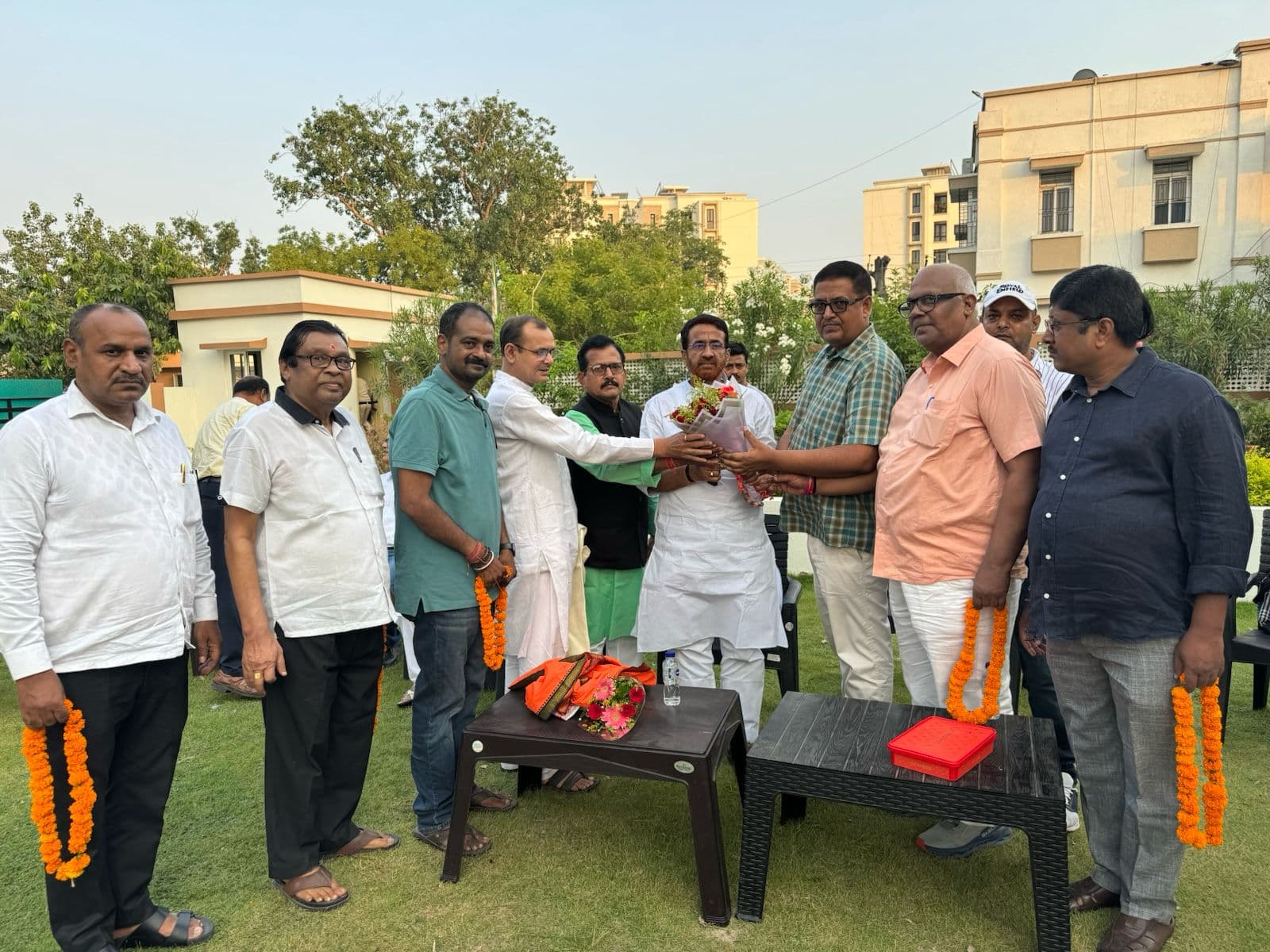 बिहार राज्य विश्वविद्यालय एवं महाविद्यालय कर्मचारी महासंघ ने मंत्री को सौंपा मांगपत्र