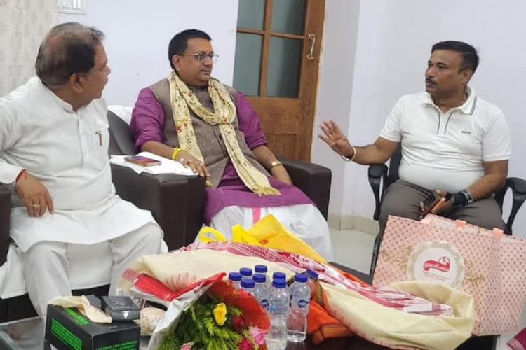Aurangabad News: क्षेत्र के विकास और जनता की समस्याओं के समाधान के लिए प्रतिबद्ध हैं : ओबरा विधायक
