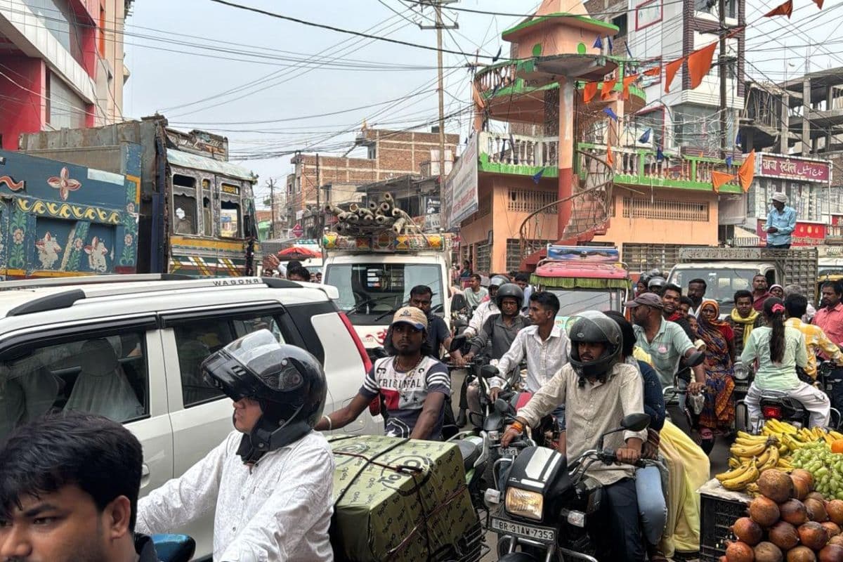 Hajipur News Massive traffic jam Mahua market people stuck hours