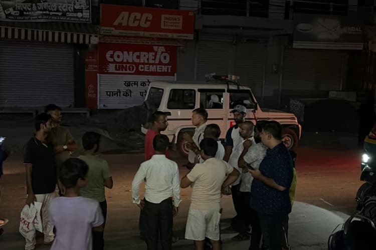 Muzaffarpur News: बनारस बैंक चौक पर दिनदहाड़े महिला से सोने की चेन छीनी, विरोध पर कट्टा लहराकर भागे बदमाश