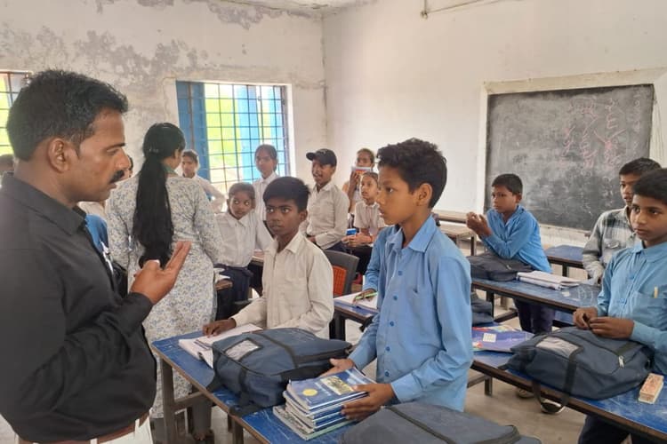 Begusarai News: विद्यालय निरीक्षण में भारी अनियमितताएं उजागर, प्रखंड प्रमुख ने जांच की मांग उठाई