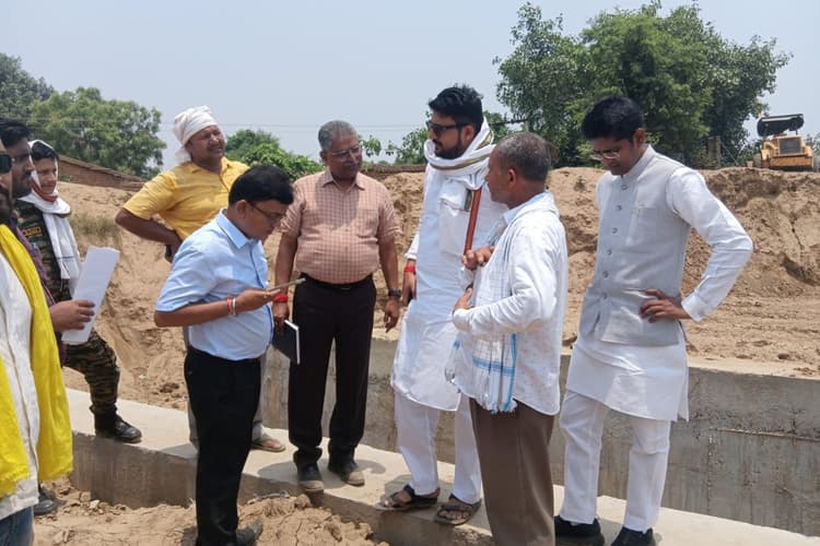 Jehanabad News: मंडई बीयर निर्माण कार्य का विधायकों ने किया निरीक्षण, किसानों की सिंचाई व्यवस्था पर जताई चिंता