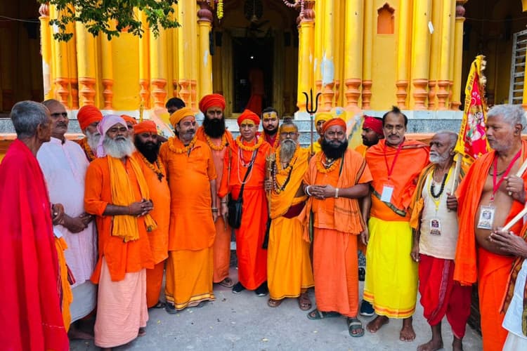 राजगीर में पुरुषोत्तम एकादशी पर उमड़ा आस्था का सैलाब, पहले शाही स्नान में जुटे लाखों श्रद्धालु