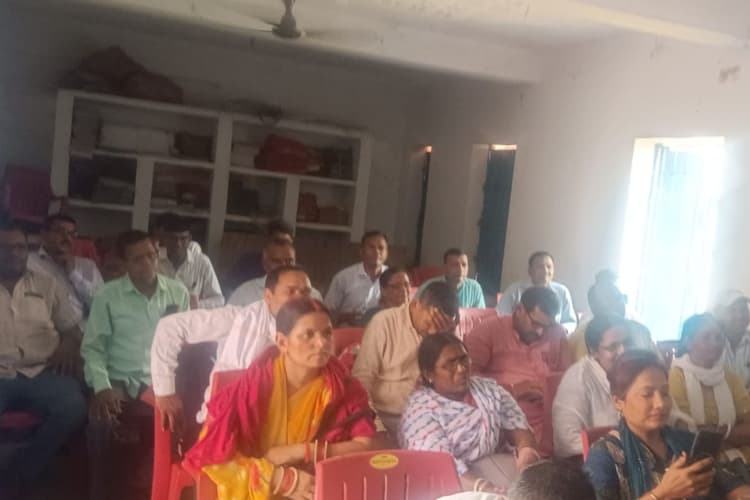 नवादा में शिक्षक संघों की बैठक, अधिकारियों पर अनावश्यक दबाव बनाने का आरोप