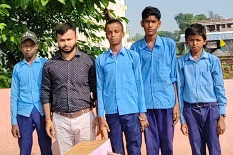 धरमपुरा के चार छात्रों ने बनाई 'खाद छींटने की मशीन', राज्य स्तर के लिए चयनित हुआ बच्चों का प्रोटोटाइप