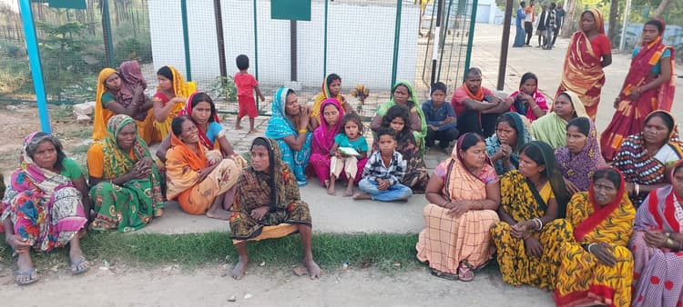 अज्ञात भारी वाहन ने कार को मारी जोरदार टक्कर, एक की मौत, दो गंभीर रूप से घायल