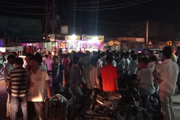 रोहतास में दर्दनाक सड़क हादसा, अज्ञात वाहन की टक्कर से दो राजमिस्त्रियों की मौत