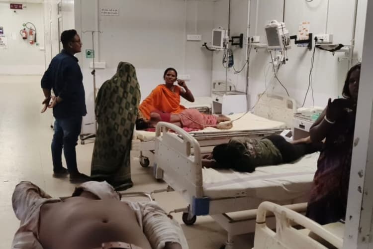परिहार में खूनी संघर्ष: बच्चों के मामूली विवाद में भिड़े दो गुट, महिलाओं और बच्चियों समेत 11 लोग लहूलुहान