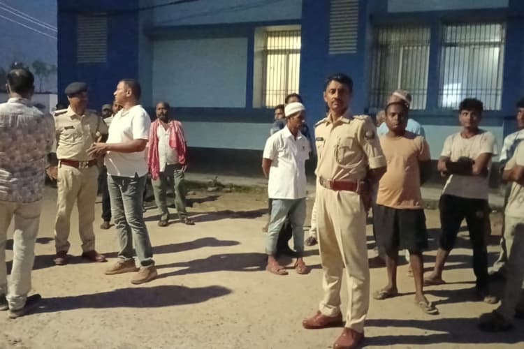 Madhubani Sadar Hospital: सदर अस्पताल में मौत के बाद बवाल, 100 से ज्यादा लोगों ने इमरजेंसी वार्ड में की तोड़फोड़
