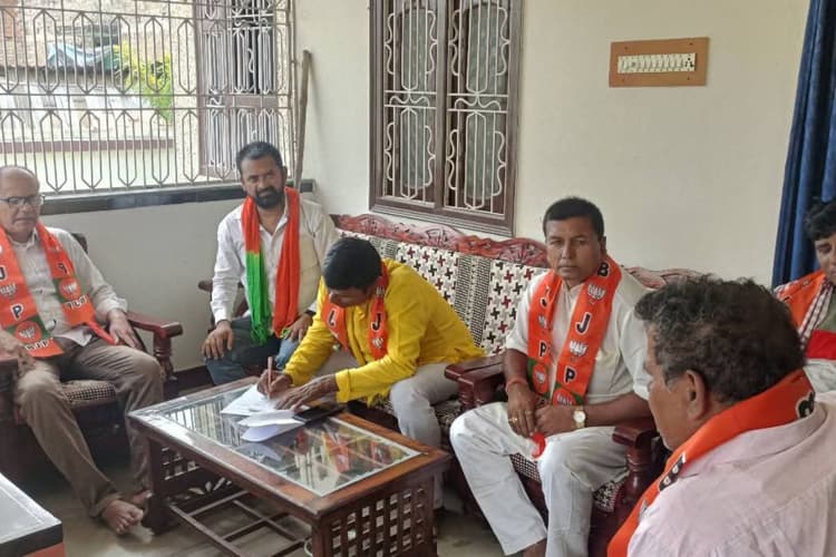 Motihari BJP Meeting: कोटवा के पोखरा पंचायत में भाजपा की बैठक, संगठन को बूथ स्तर पर मजबूत करने की बनी रणनीति
