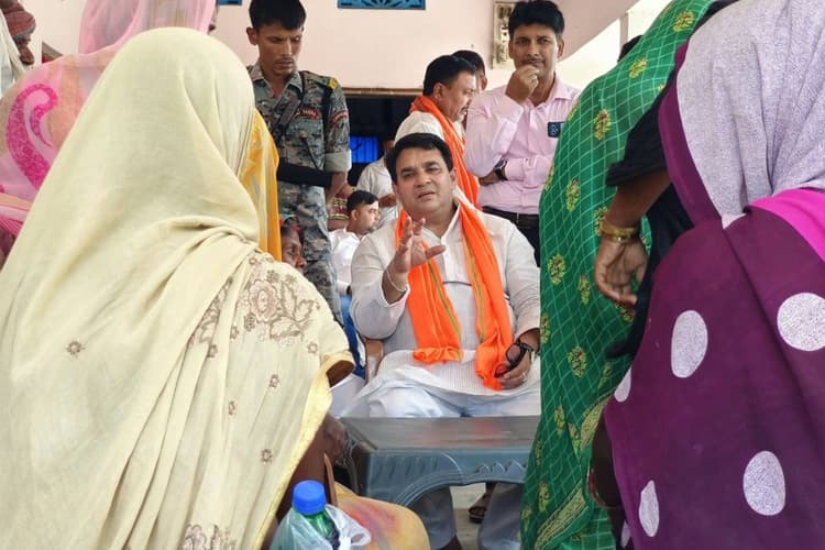 ‘आपका विधायक, आपके द्वार’ कार्यक्रम में ग्रामीणों ने रखीं समस्याएं, त्वरित समाधान का भरोसा