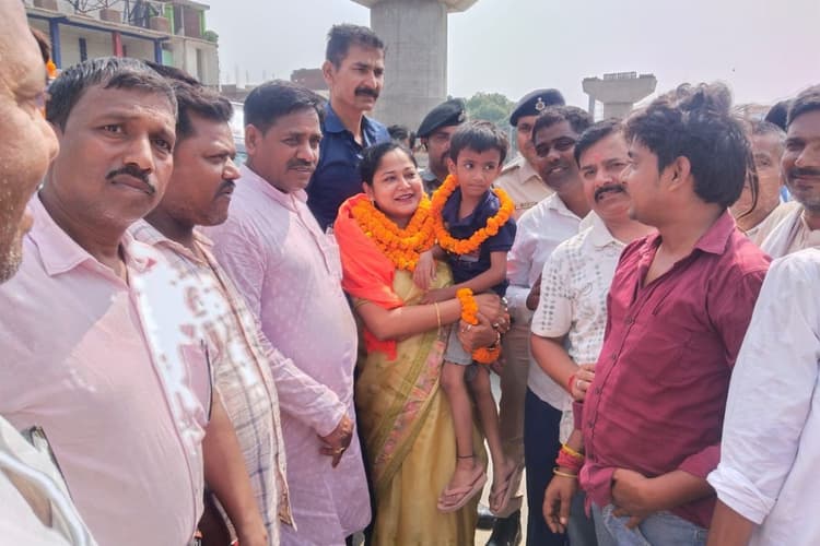Patna News: बिहटा में समाज कल्याण मंत्री स्वेता गुप्ता का भव्य स्वागत, बड़ी संख्या में जदयू कार्यकर्ता रहे मौजूद