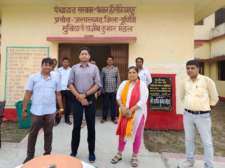 सहयोग शिविर को लेकर हांसी बेगमपुर में सुबह से जुटने लगे अफसर