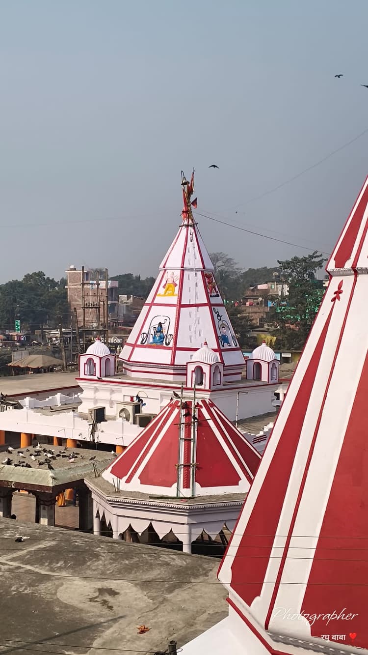 आज सुबह मंदिरों में उमड़ी श्रद्धालुओं की भीड़, भक्तों ने की पूजा-अर्चना